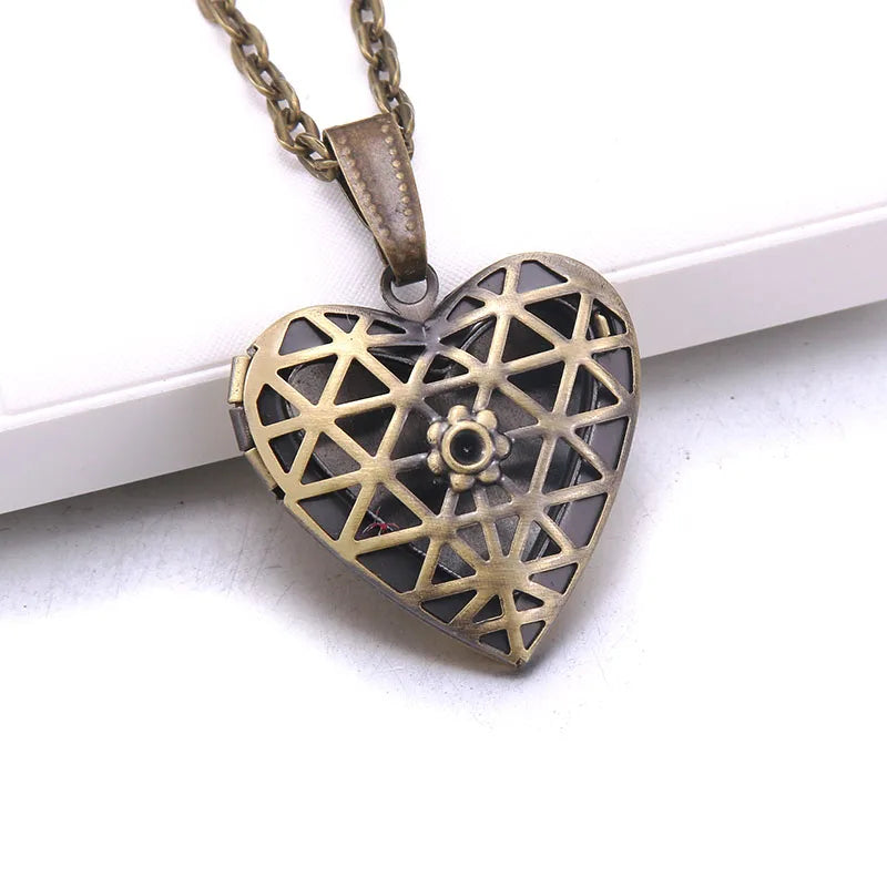 Unique Carved Design Copper Oval Photo Frame Pendant Necklace Charm Openable Locket Necklaces Women Men Memorial Jewelry