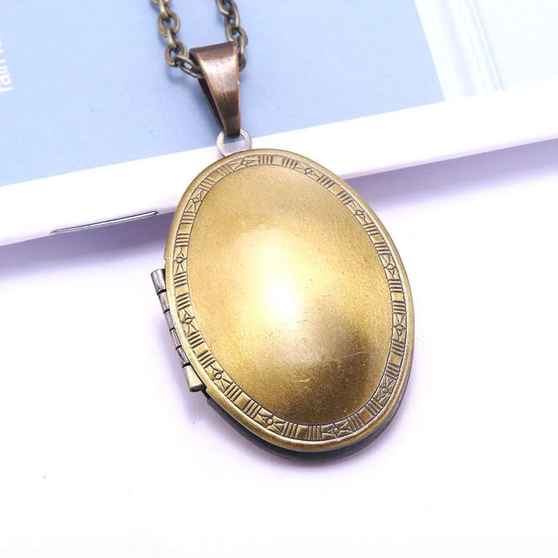 Unique Carved Design Copper Oval Photo Frame Pendant Necklace Charm Openable Locket Necklaces Women Men Memorial Jewelry