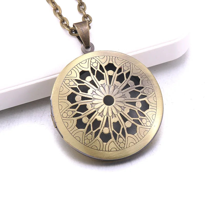 Unique Carved Design Copper Oval Photo Frame Pendant Necklace Charm Openable Locket Necklaces Women Men Memorial Jewelry