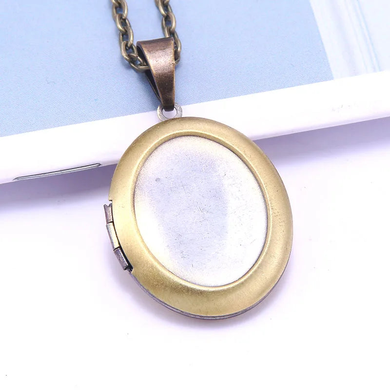 Unique Carved Design Copper Oval Photo Frame Pendant Necklace Charm Openable Locket Necklaces Women Men Memorial Jewelry