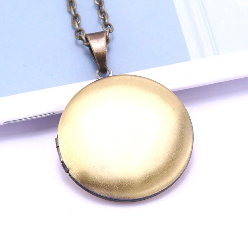 Unique Carved Design Copper Oval Photo Frame Pendant Necklace Charm Openable Locket Necklaces Women Men Memorial Jewelry