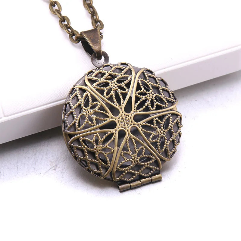 Unique Carved Design Copper Oval Photo Frame Pendant Necklace Charm Openable Locket Necklaces Women Men Memorial Jewelry
