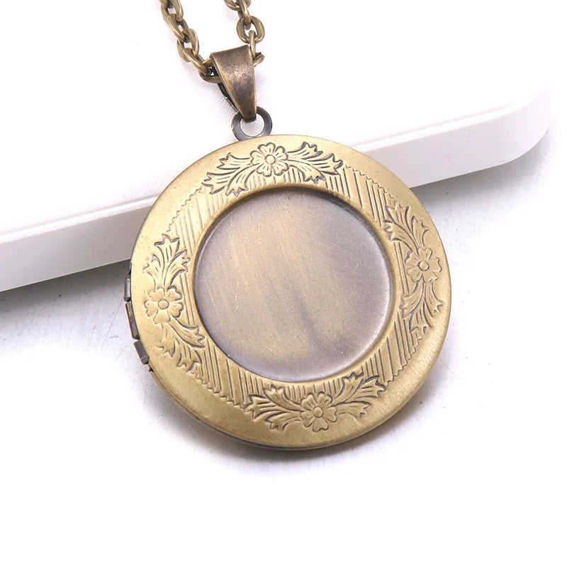 Unique Carved Design Copper Oval Photo Frame Pendant Necklace Charm Openable Locket Necklaces Women Men Memorial Jewelry