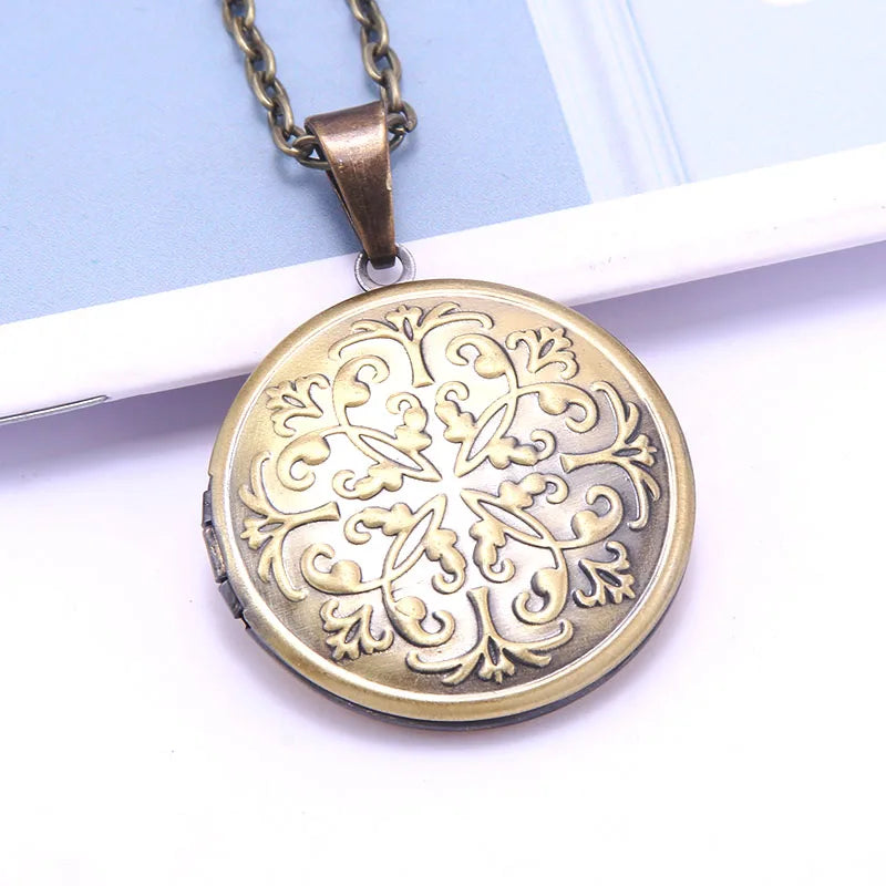 Unique Carved Design Copper Oval Photo Frame Pendant Necklace Charm Openable Locket Necklaces Women Men Memorial Jewelry