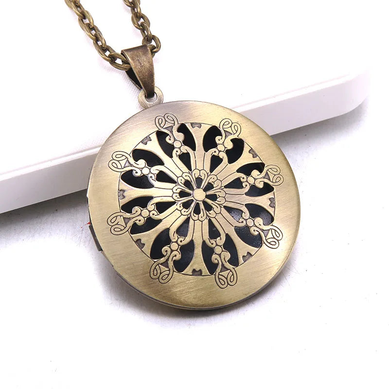 Unique Carved Design Copper Oval Photo Frame Pendant Necklace Charm Openable Locket Necklaces Women Men Memorial Jewelry