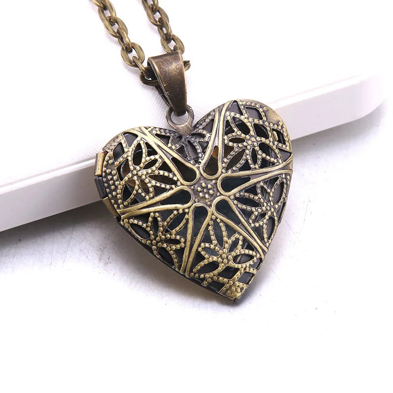 Unique Carved Design Copper Oval Photo Frame Pendant Necklace Charm Openable Locket Necklaces Women Men Memorial Jewelry