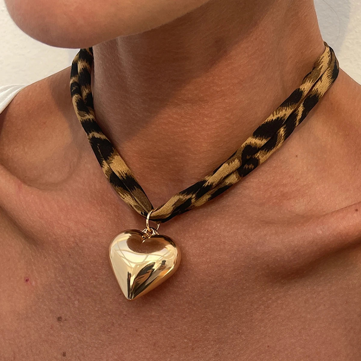SHIXIN 7 Styles Metal Starfish Conch Heart Pendant Necklace Women Leopard Pattern Soft Cotton Velvet Short Choker Neck Chain