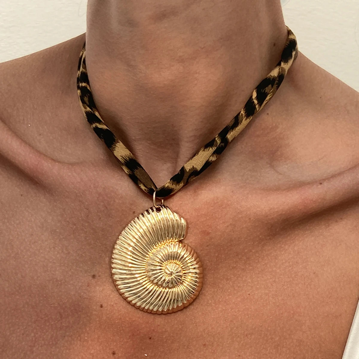 SHIXIN 7 Styles Metal Starfish Conch Heart Pendant Necklace Women Leopard Pattern Soft Cotton Velvet Short Choker Neck Chain
