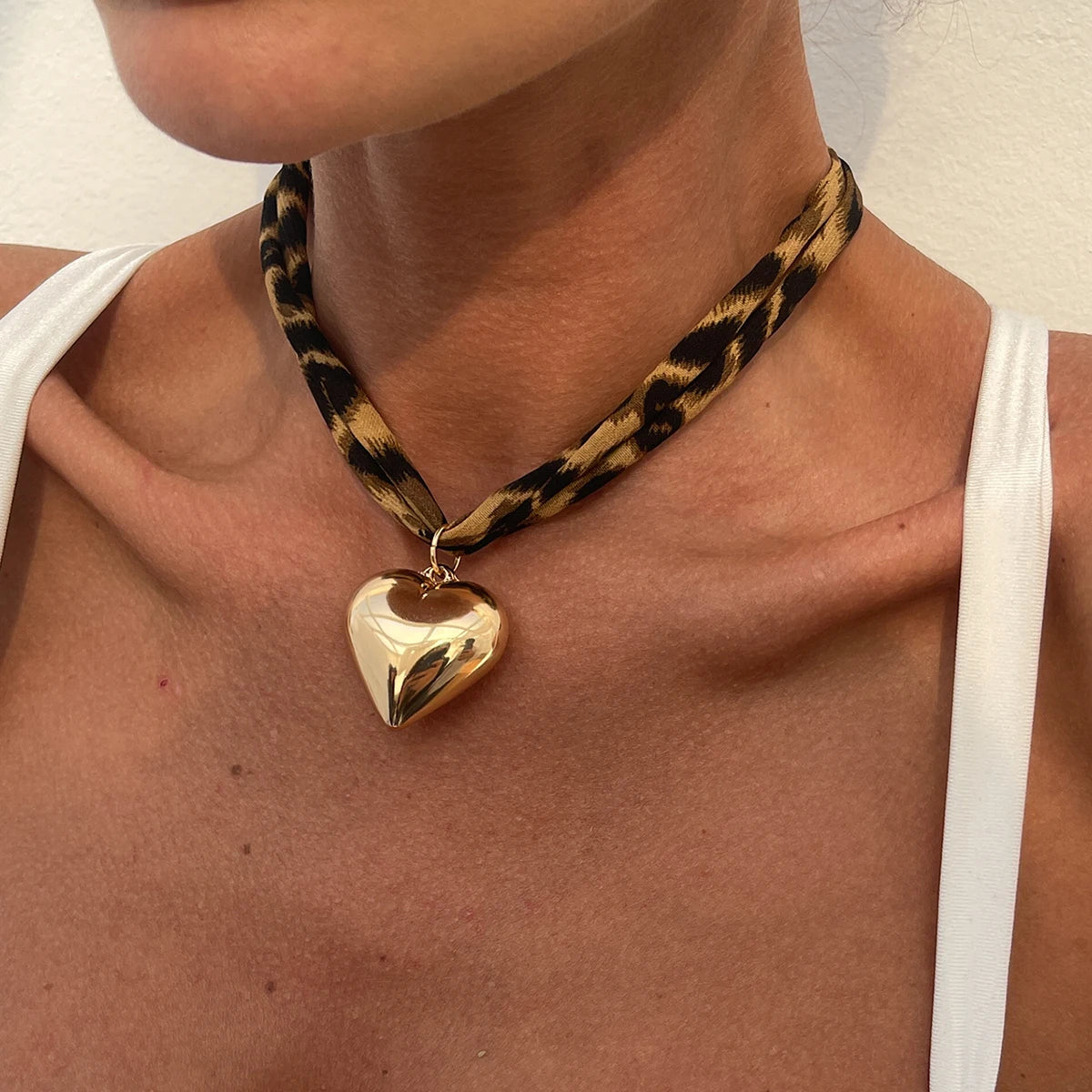 SHIXIN 7 Styles Metal Starfish Conch Heart Pendant Necklace Women Leopard Pattern Soft Cotton Velvet Short Choker Neck Chain